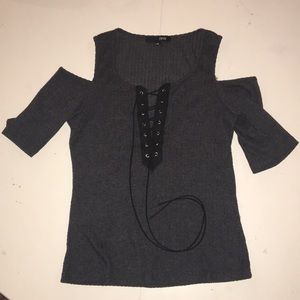 🌟5/$25🌟 Cold-shoulder, Laced Top